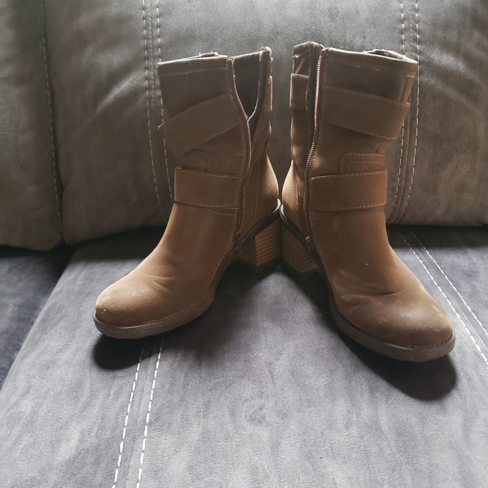 Brown women's boots. Sonoma size 6.5